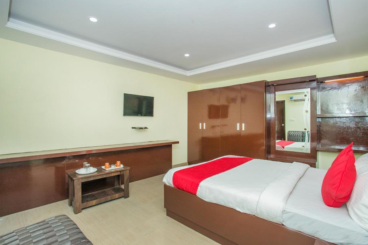 Oyo 16411 Sai Comforts Hotel 3*