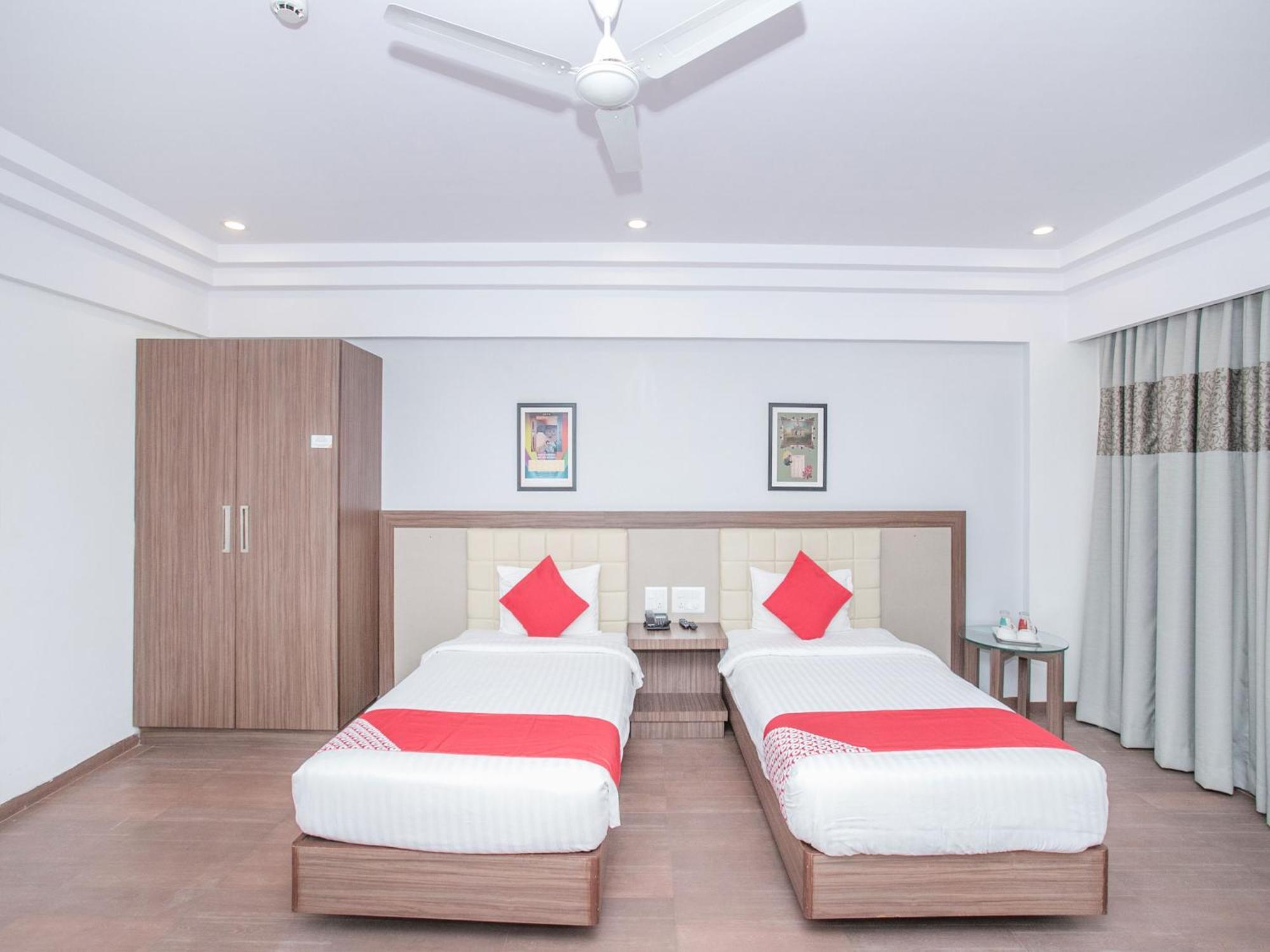 Hotel Oyo 1350 Hotel Sherwood Suites-2 3*