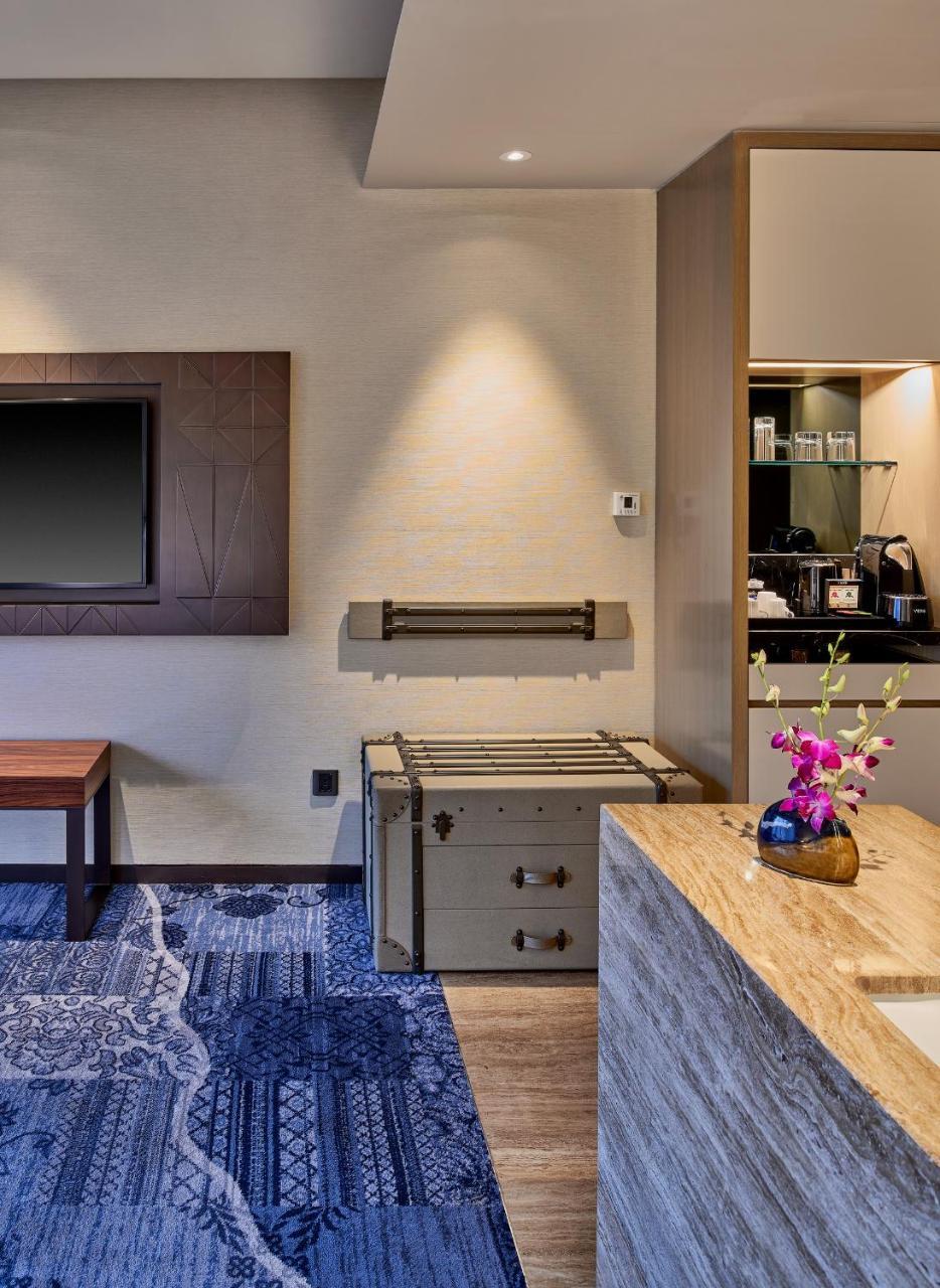 Hotel The Den, 5*
