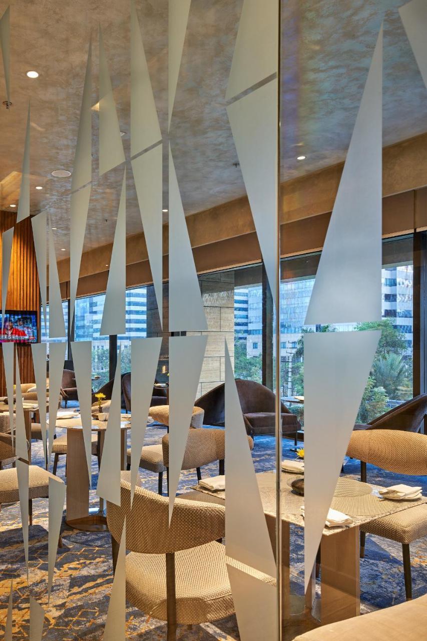 The Den, Hotel 5*