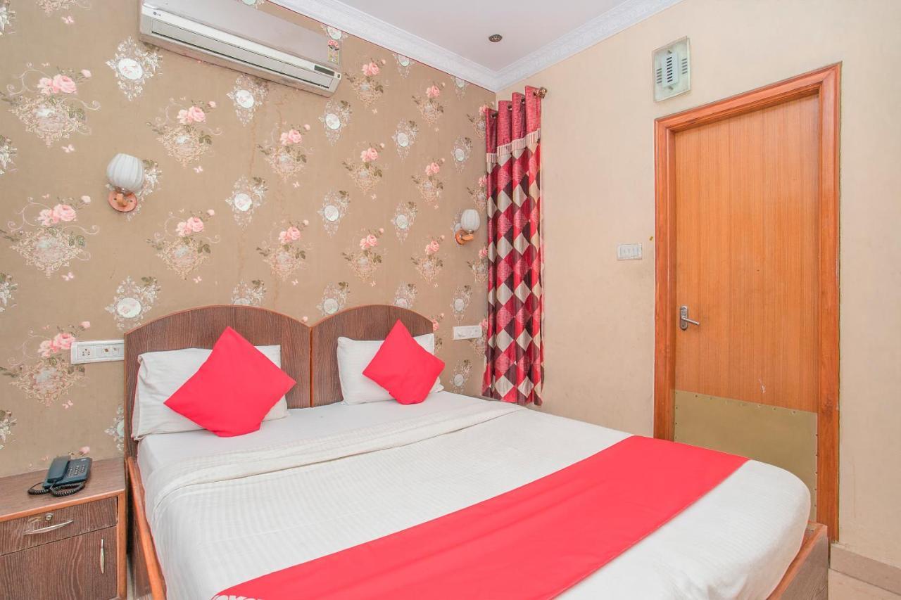 Oyo 7728 Nayaab Comforts Hotel 3*