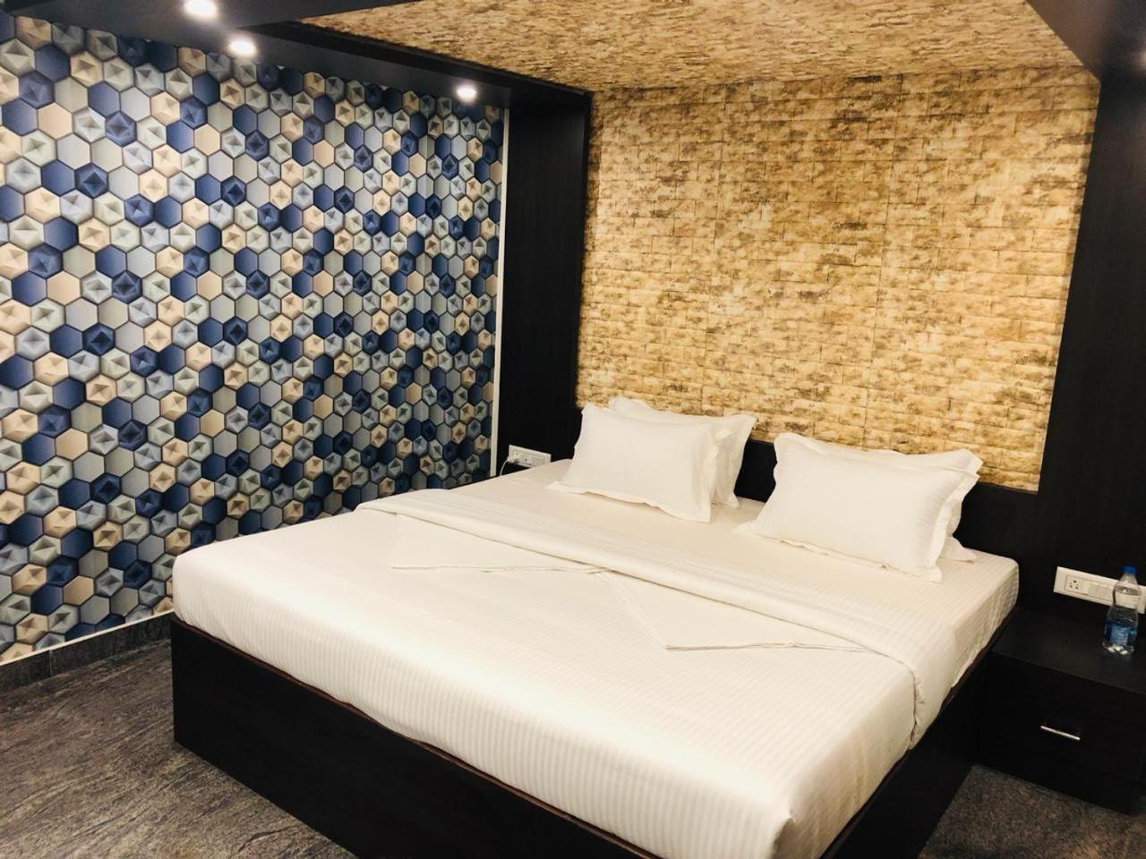 Dreamz Hotel *