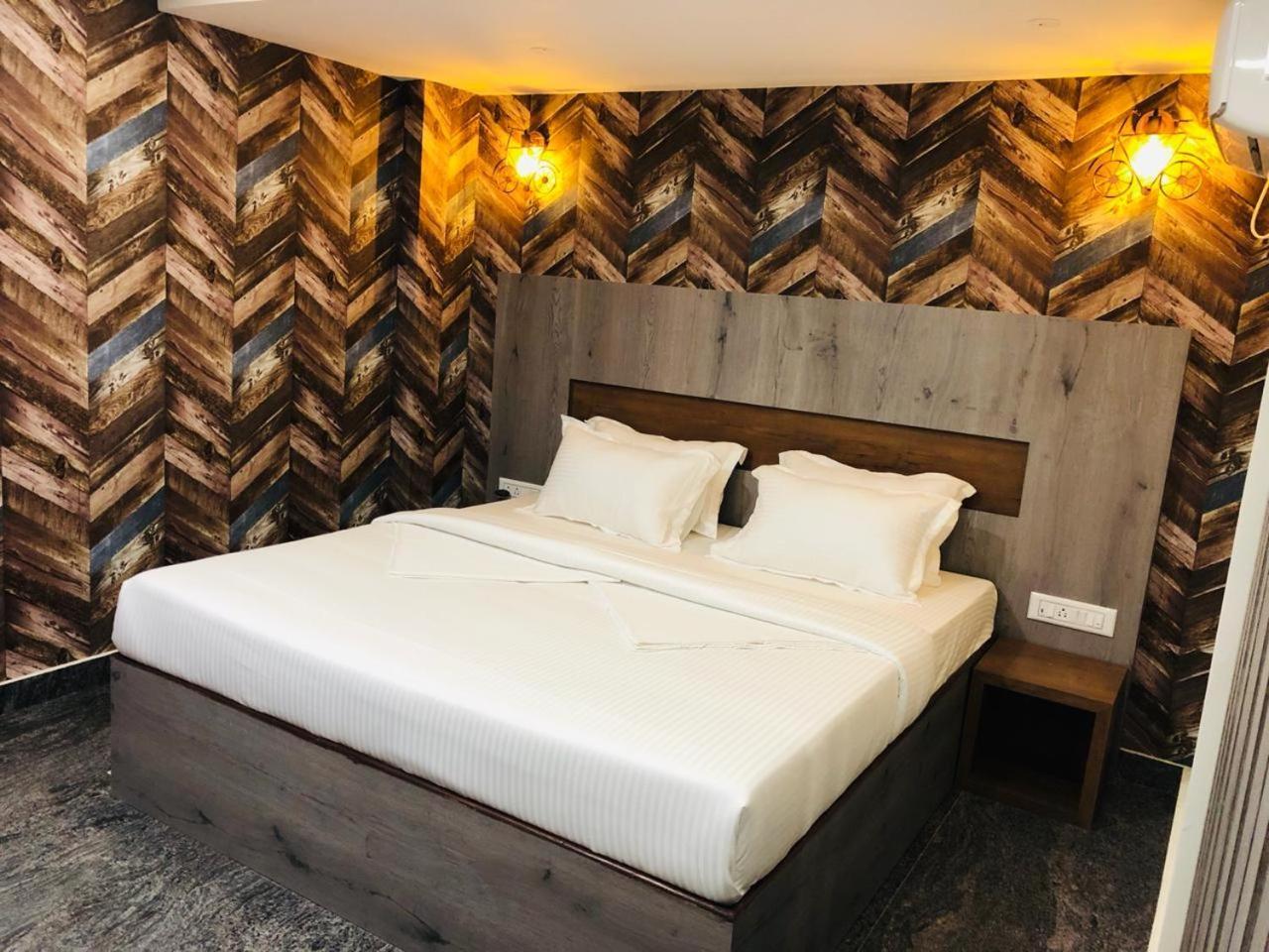 Dreamz Hotel *