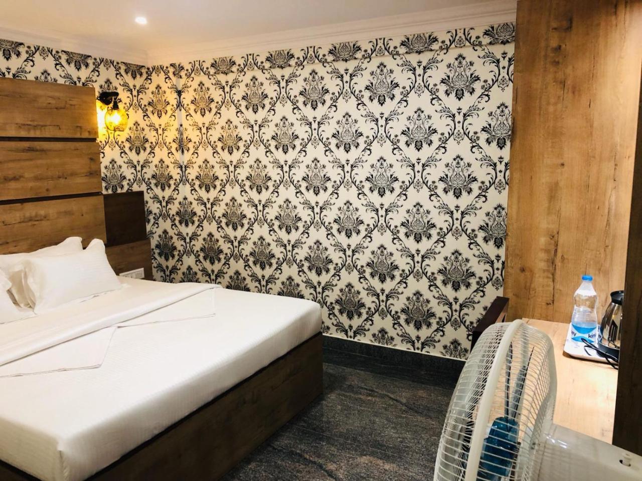 Dreamz Hotel *