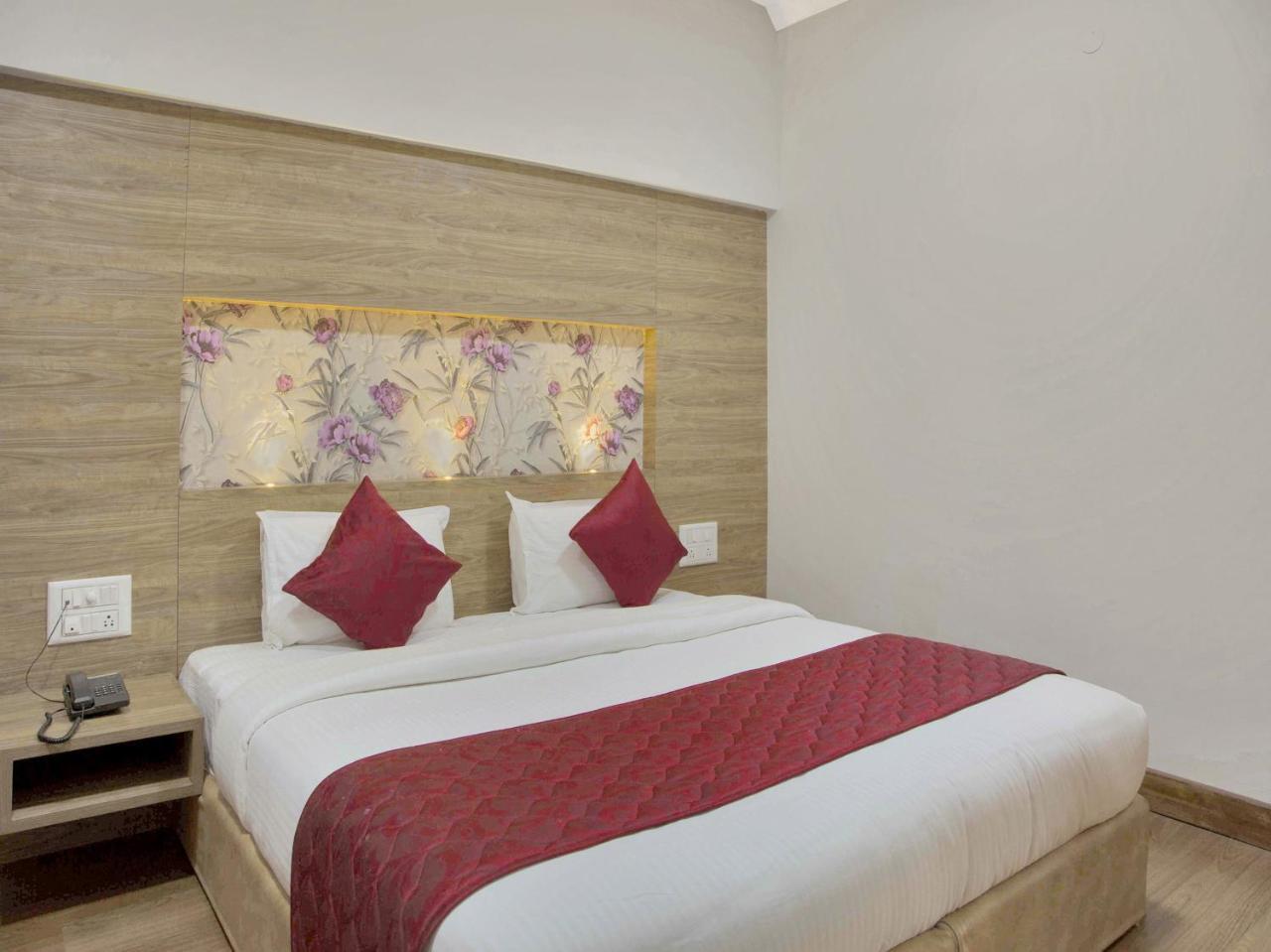 Hotel Oyo 11959 Seven Olives 3*