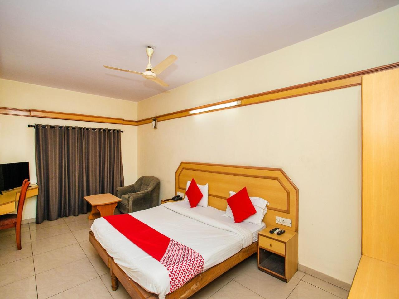 Hotel Oyo 649 Hotel Ajantha Trinity Inn