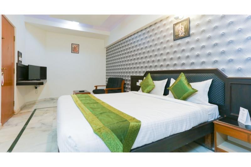 Hotel Treebo Adarsh