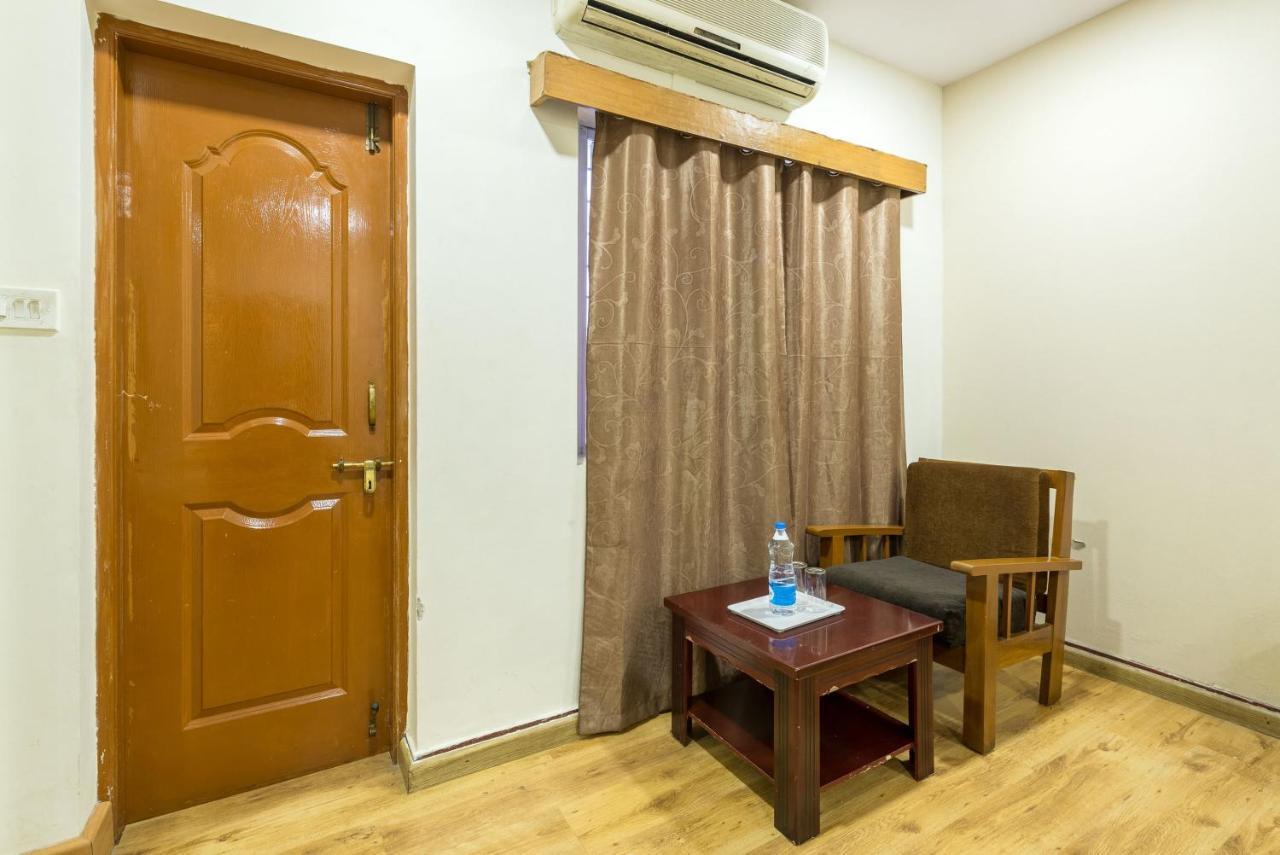 Hotel Stayeasy Majestic Bangalore