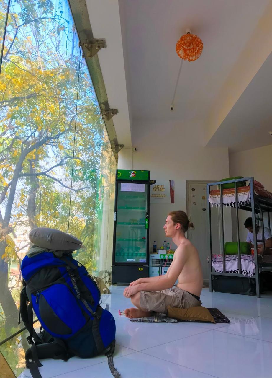Hostel We *
