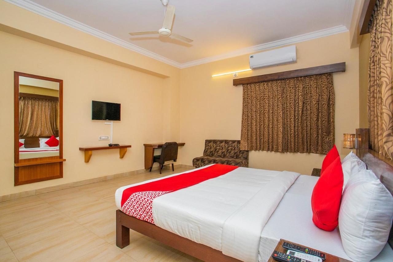 Oyo Flagship 15777 Janpath F St Hotel
