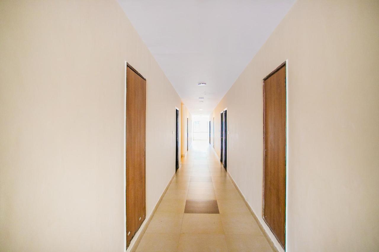 Oyo Flagship 15777 Janpath F St Hotel 3*