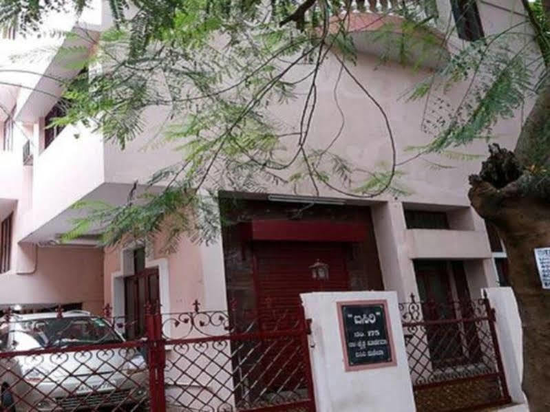 Snoozotel Hostel *