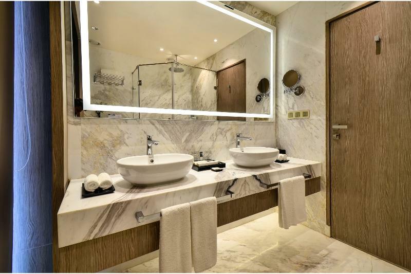 The Solitaire Hotel 4*
