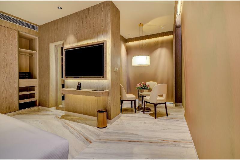 The Solitaire Hotel 4*