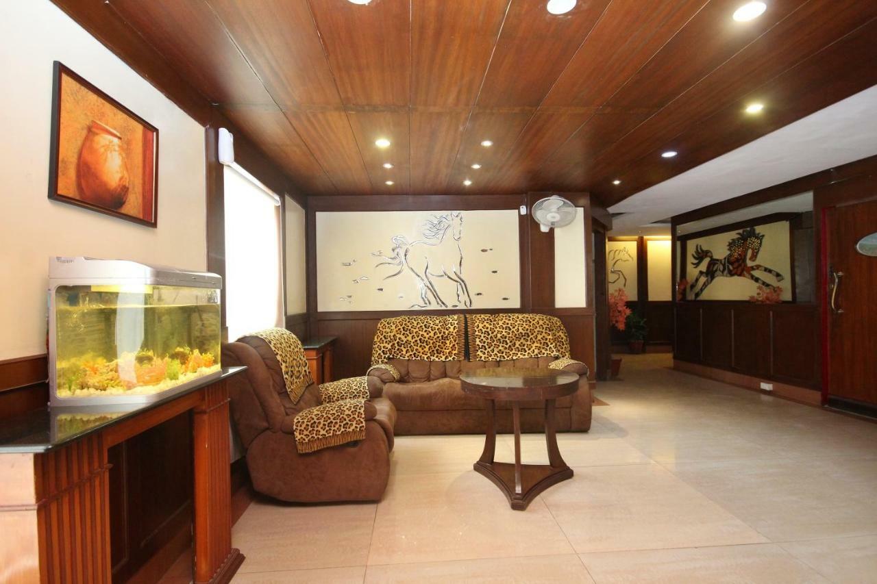 Hotel Oyo 316 Brigade Royale 3*