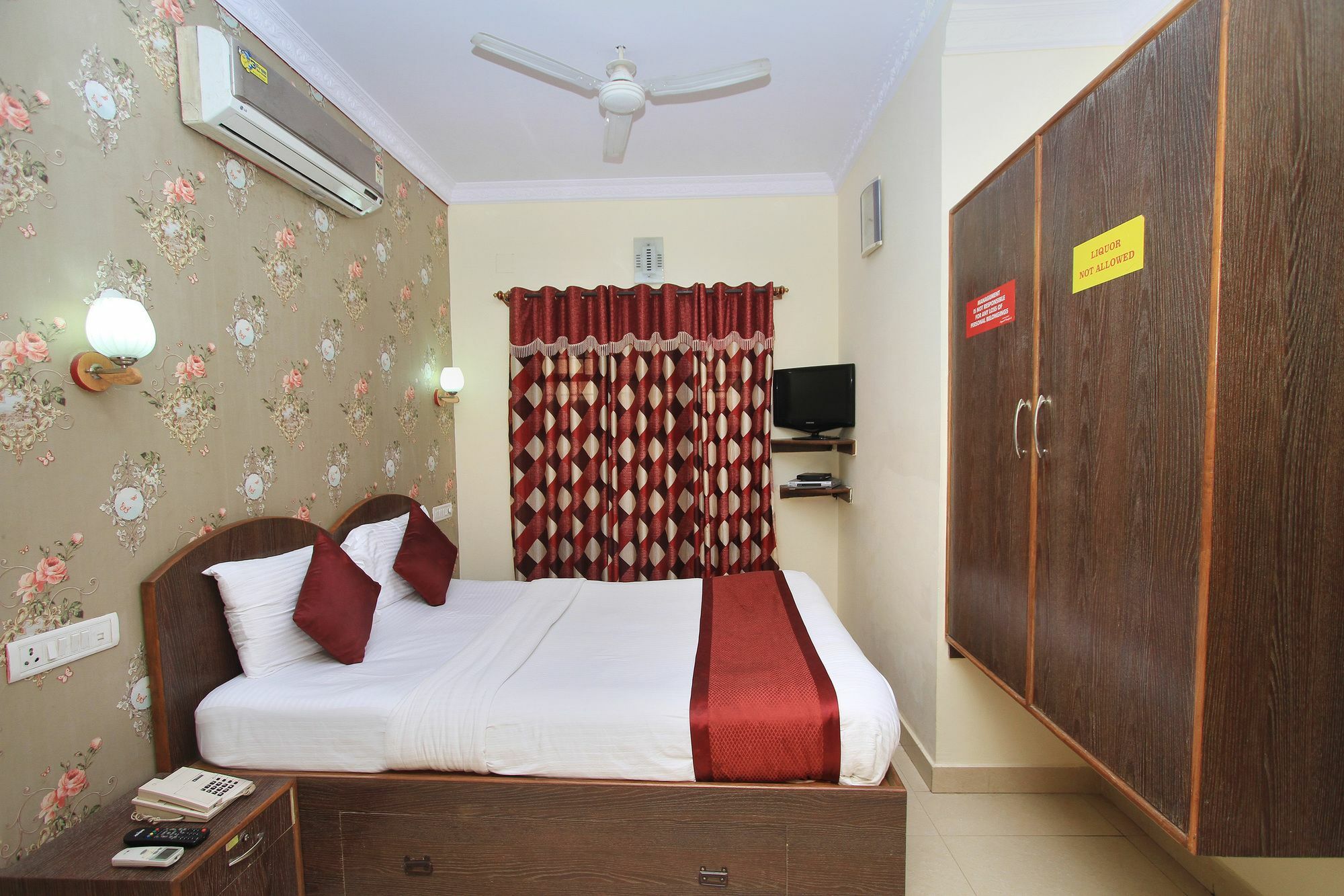 Oyo 7728 Nayaab Comforts Hotel