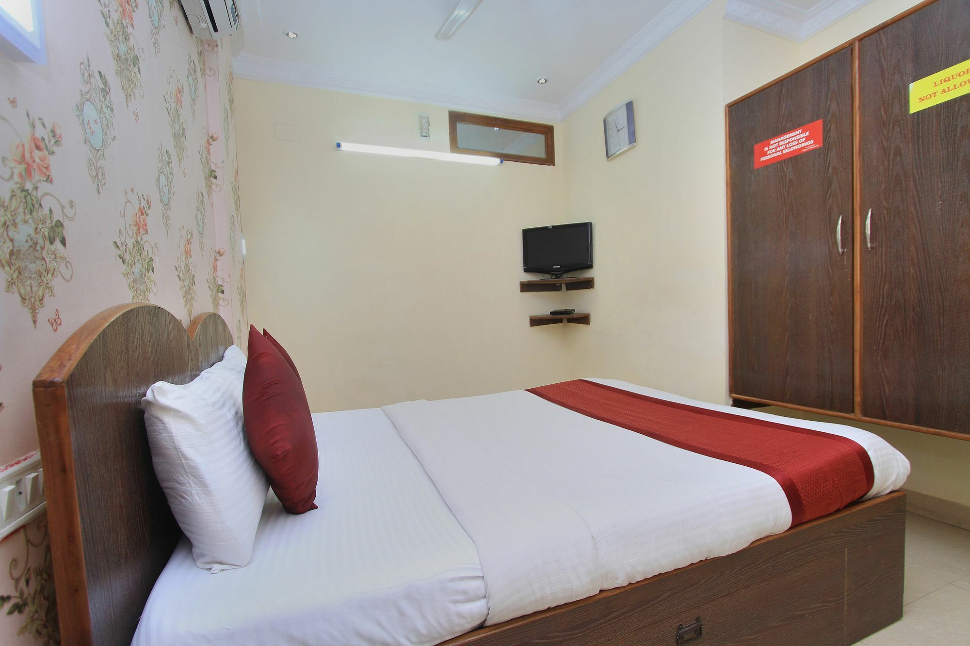 Oyo 7728 Nayaab Comforts 3* Bangalore