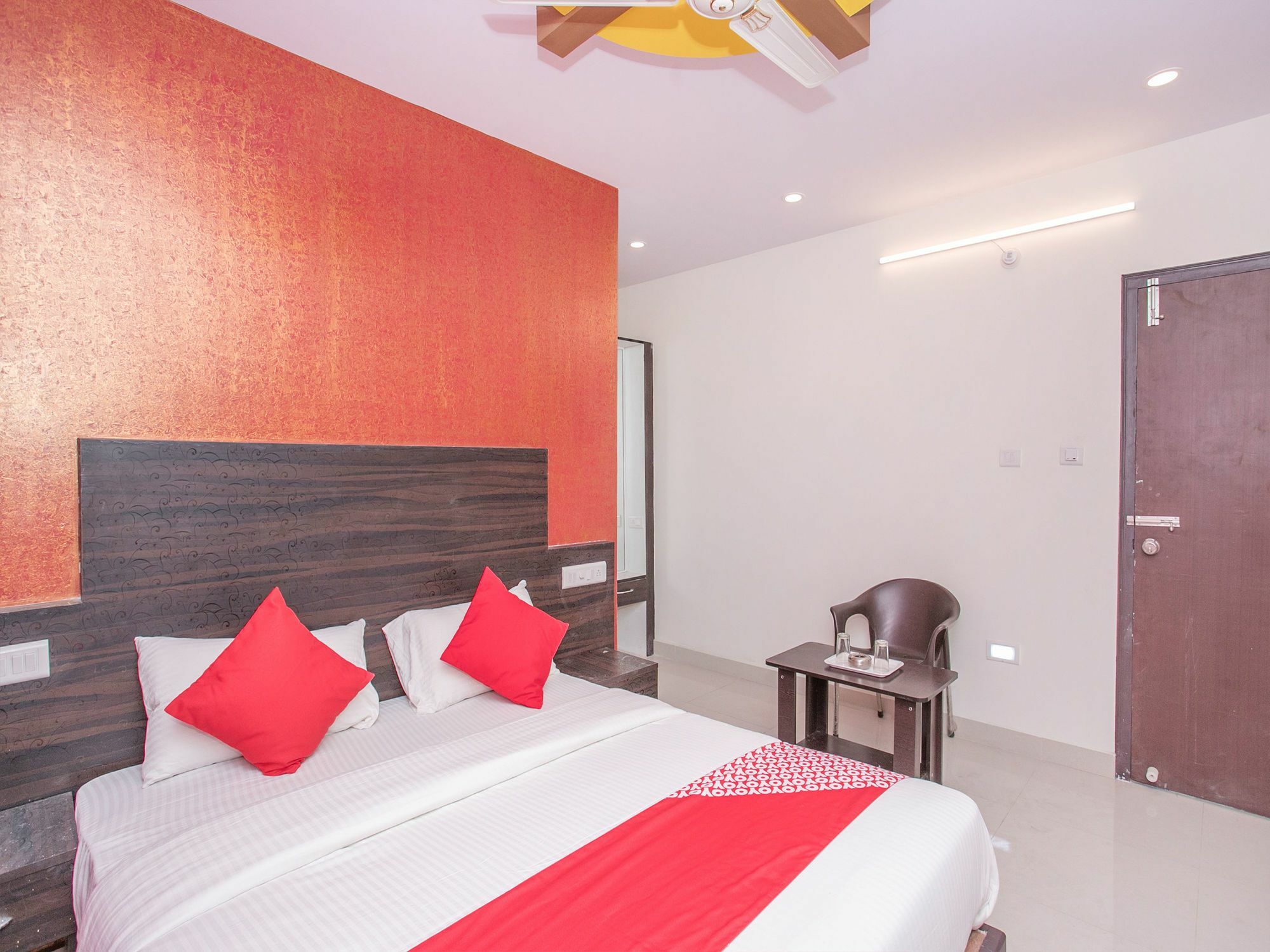 Oyo 13594 Mathrushree Residency Hotel
