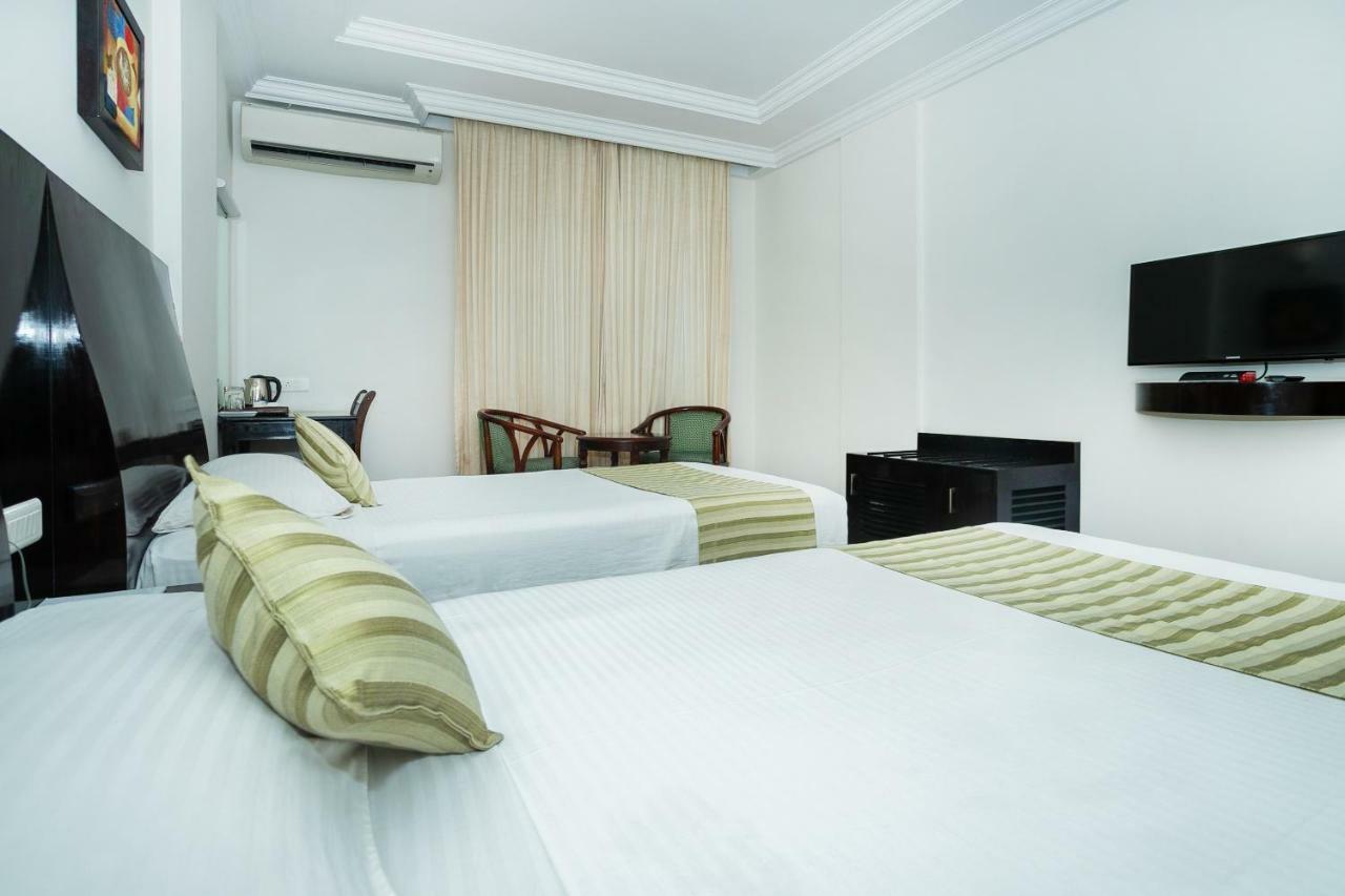 Hotel Kr & Convention Centre 3*