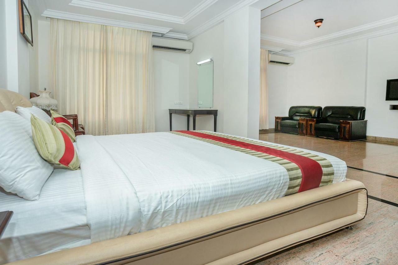 Hotel Kr & Convention Centre