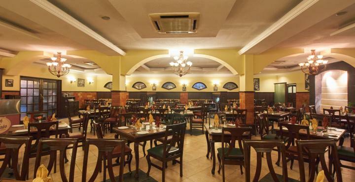 Hotel Cross Roads 3*
