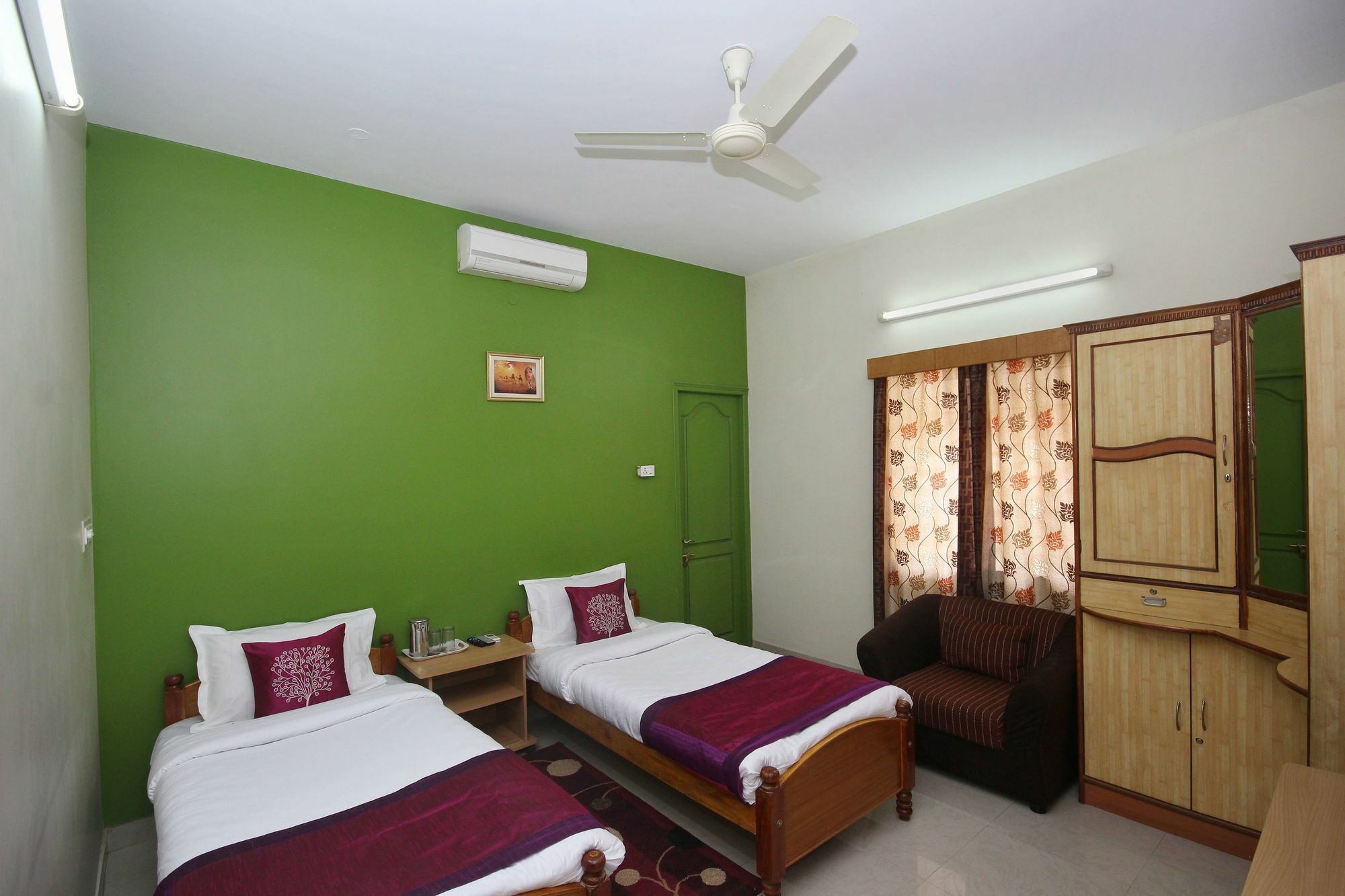 Hotel Itsy Shree Comforts Bangalore