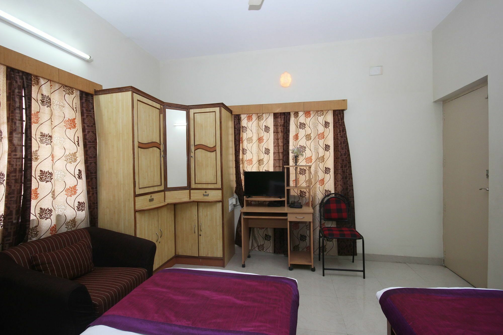 Itsy Shree Comforts Hotel