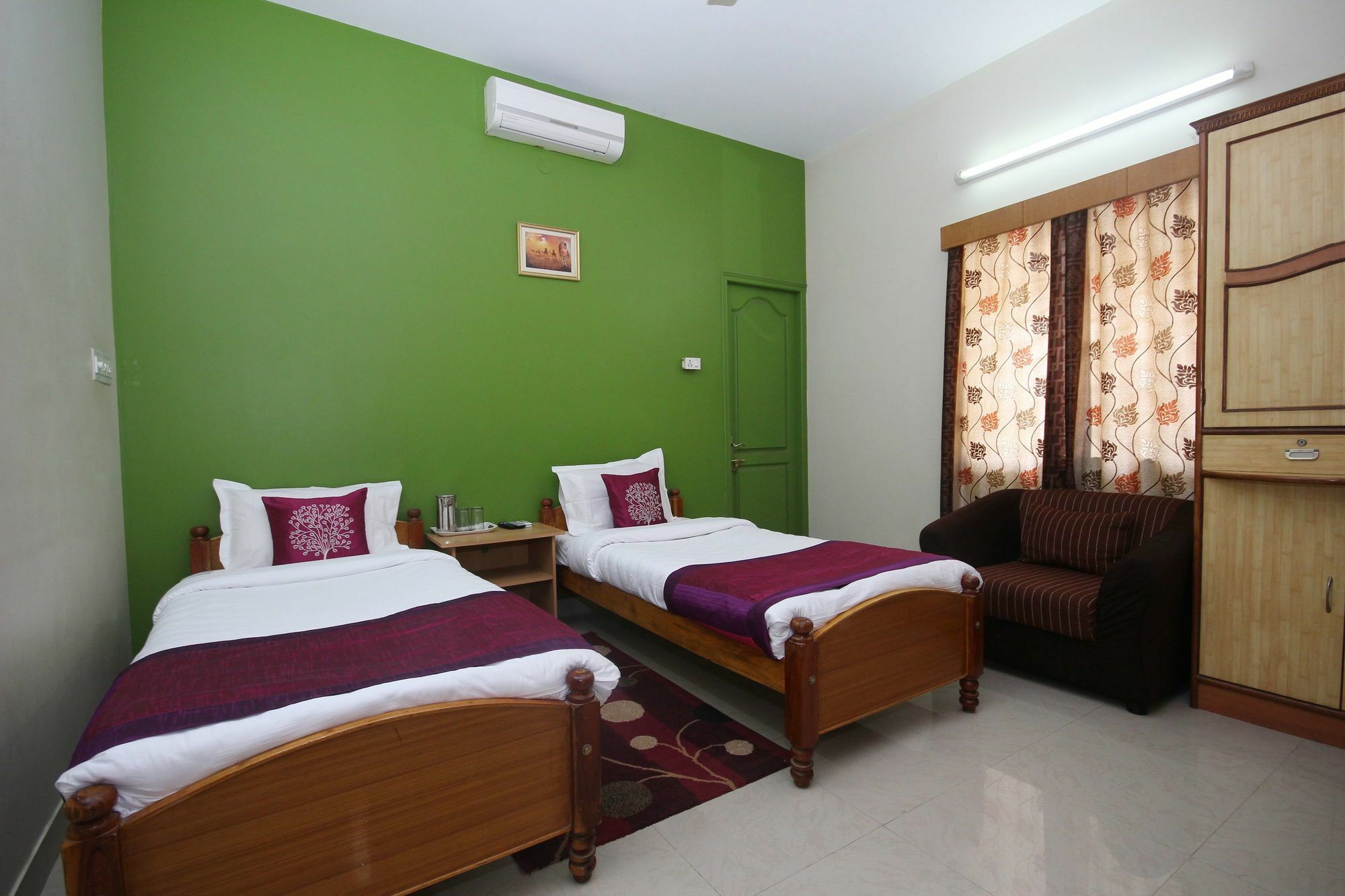 Itsy Shree Comforts Hotel