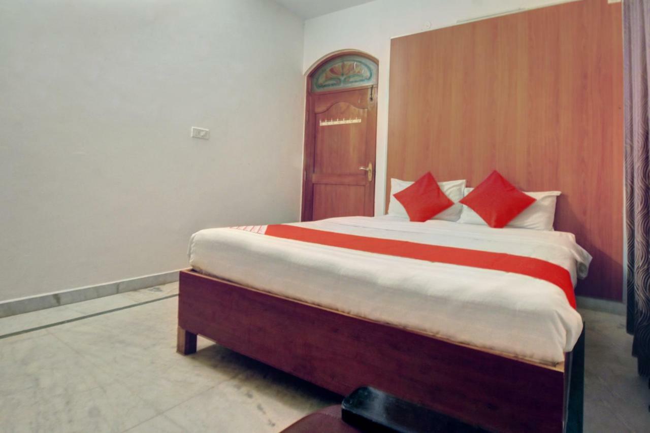 Oyo 37916 Paradise Business