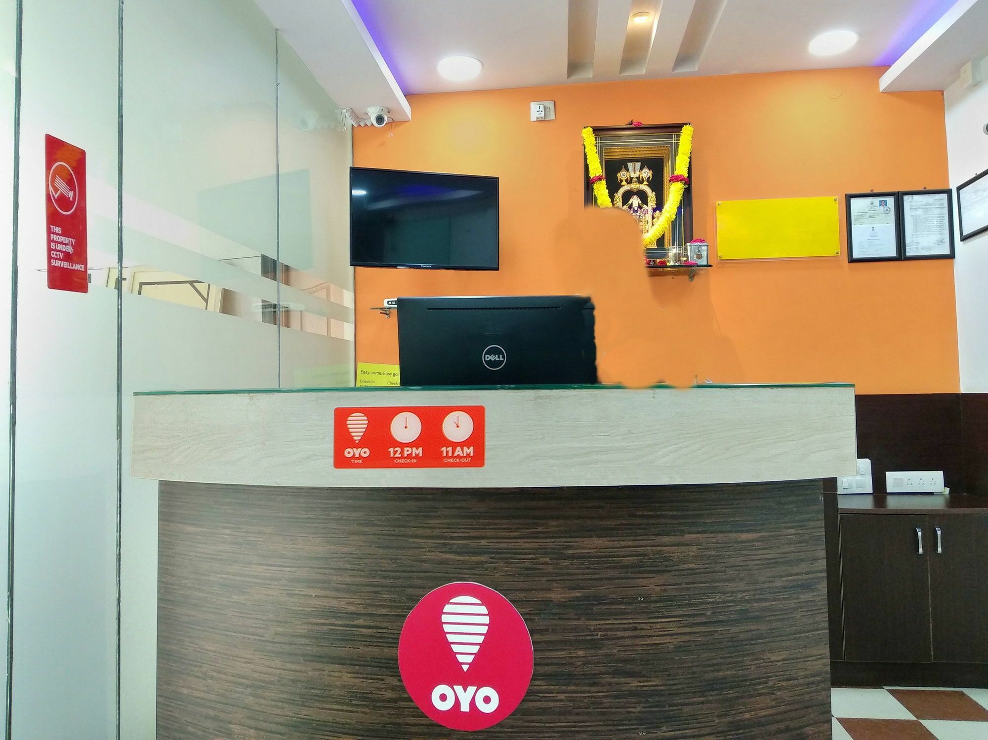 Oyo 10843 Rmv Savera Hotel 3*