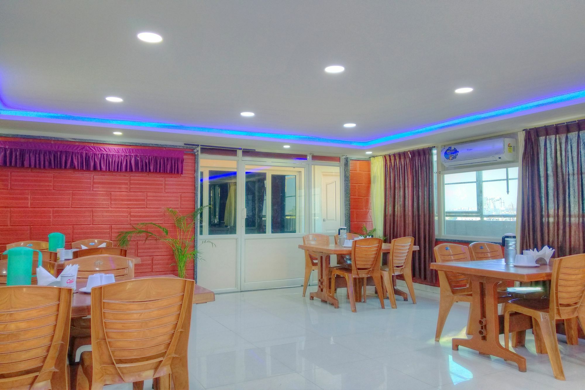 Oyo 10843 Rmv Savera Hotel