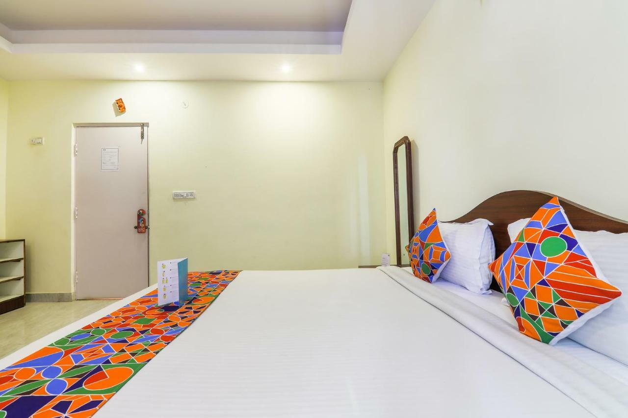 Oyo 10335 Platinum Hotel 3*