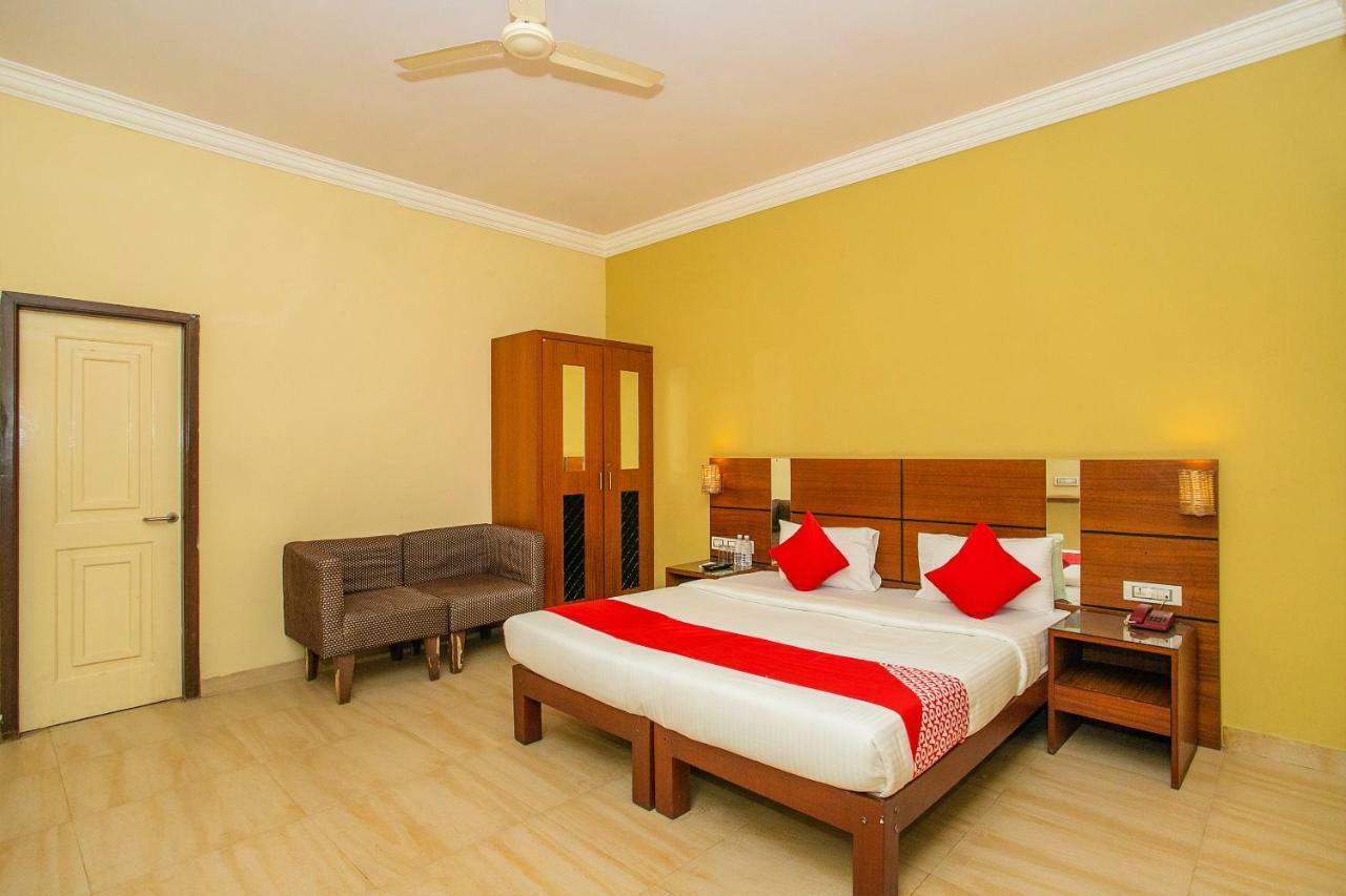 Oyo Flagship 15777 Janpath F St 3*