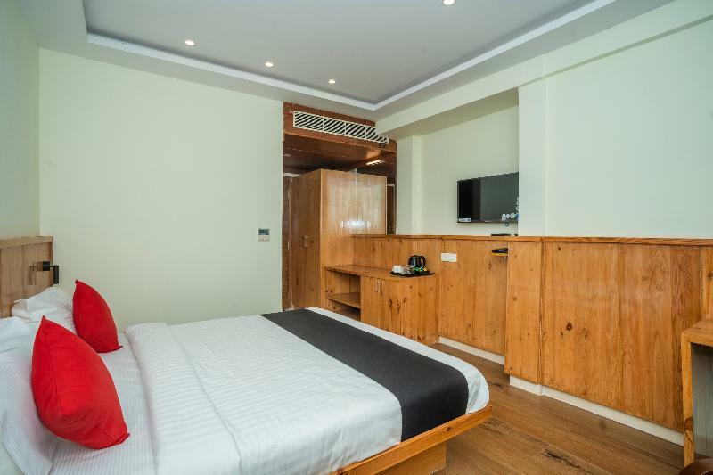 Super Townhouse Hsr Formerly La Prosperite Hotel