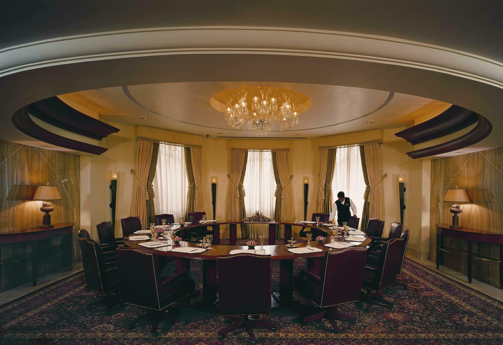 The Leela Palace 5*