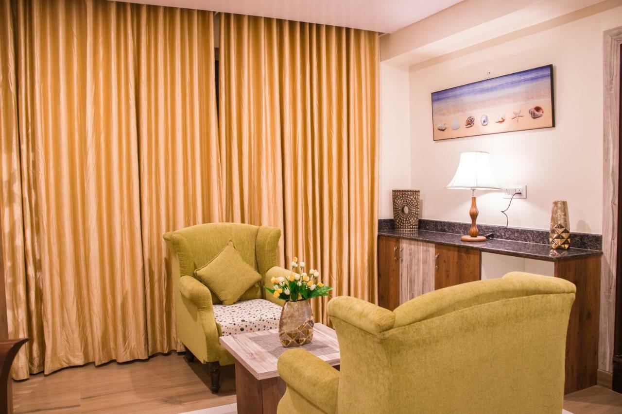 Monarch International 3*