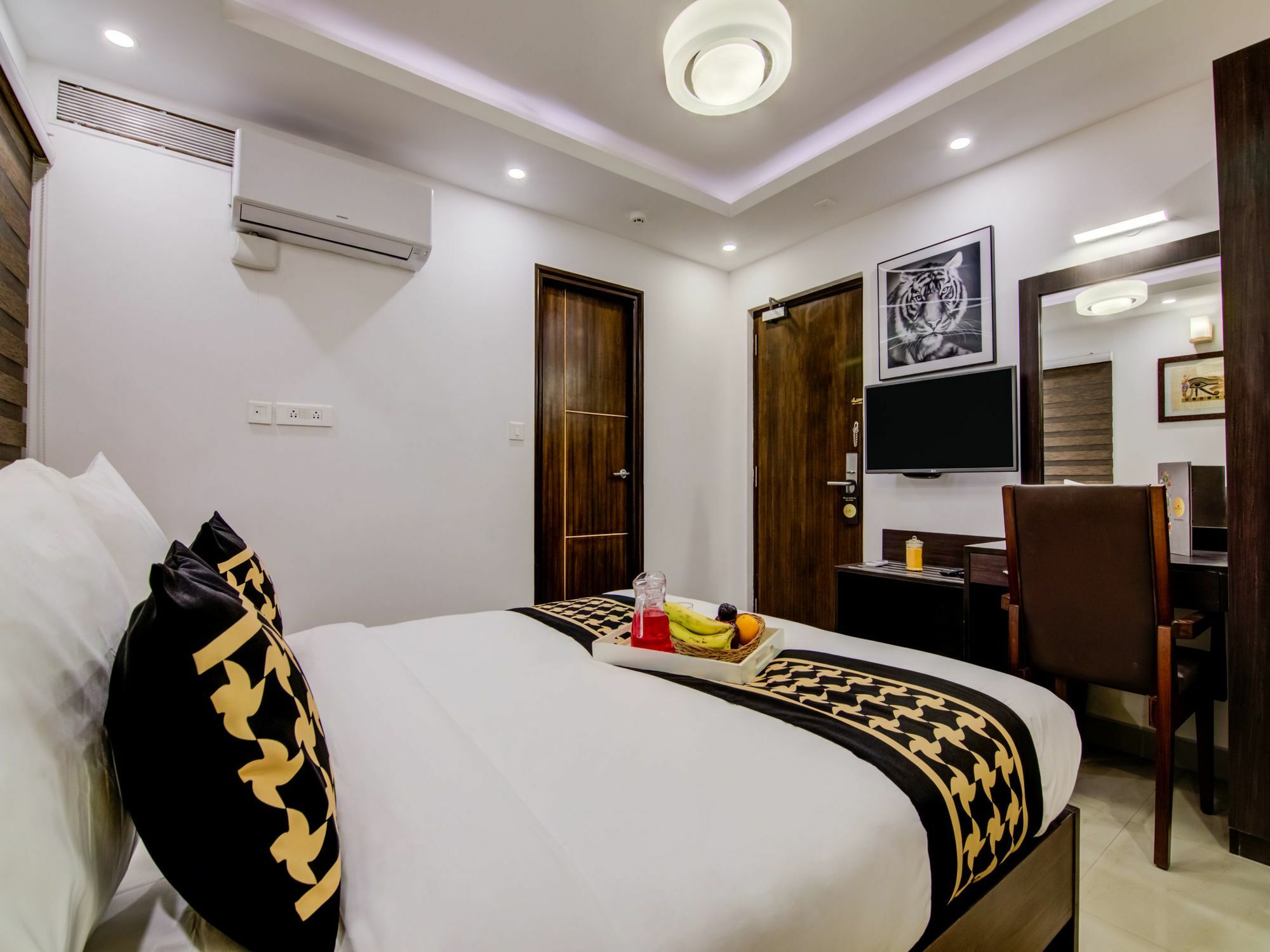 Hotel Edition O 30001 Whitefield Itpl Bangalore
