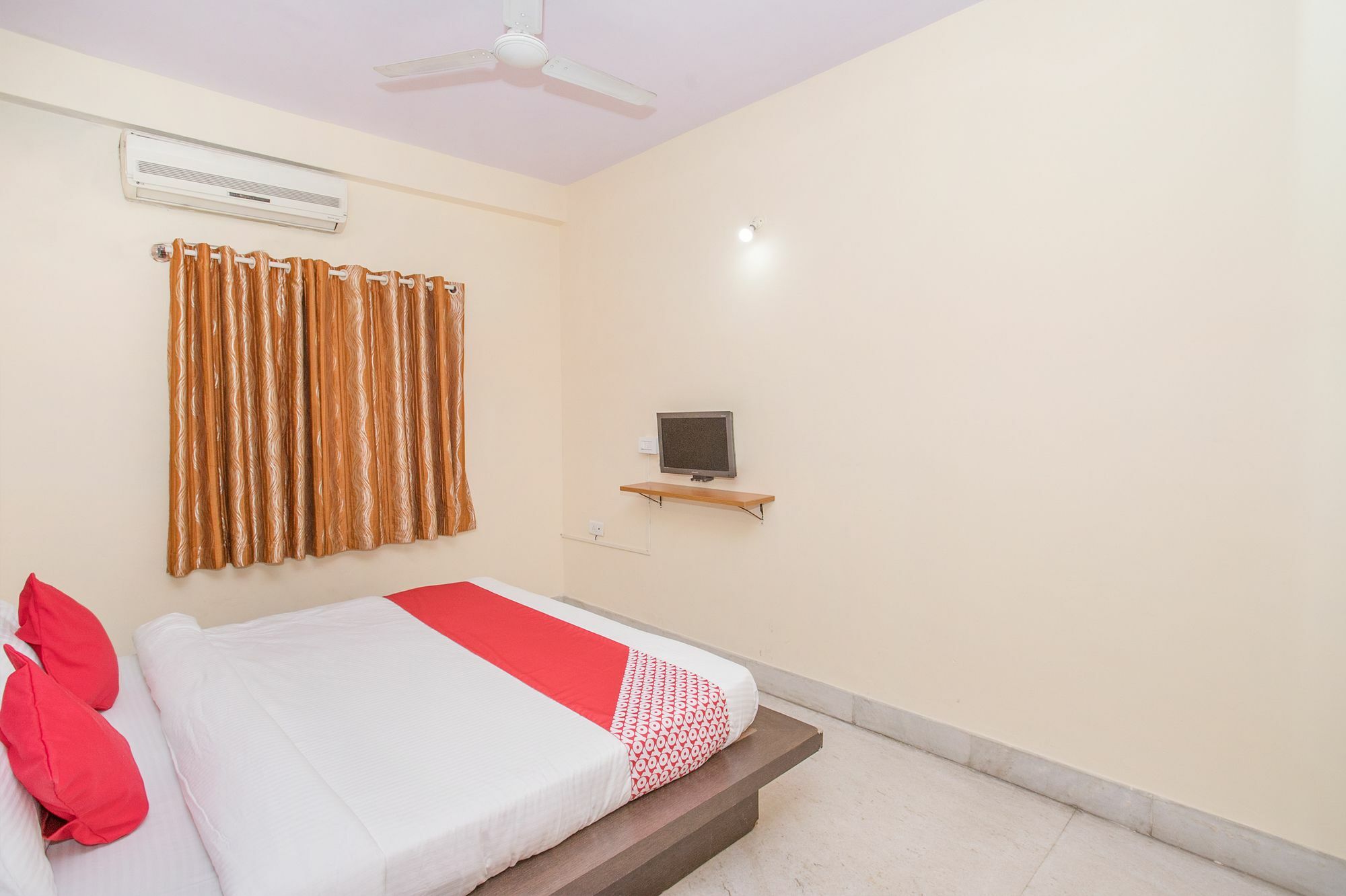 Oyo 10473 Basavanagudi Hotel