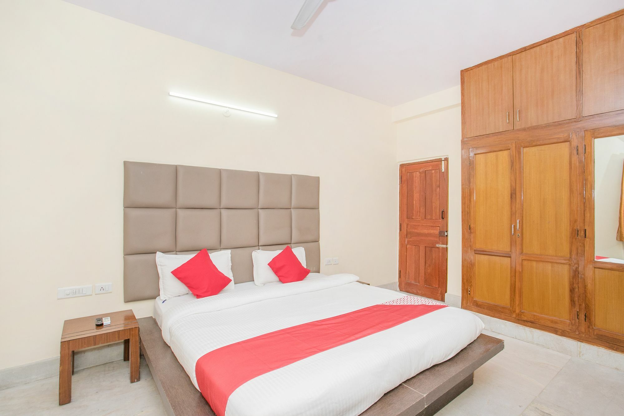 Oyo 10473 Basavanagudi Hotel 3*