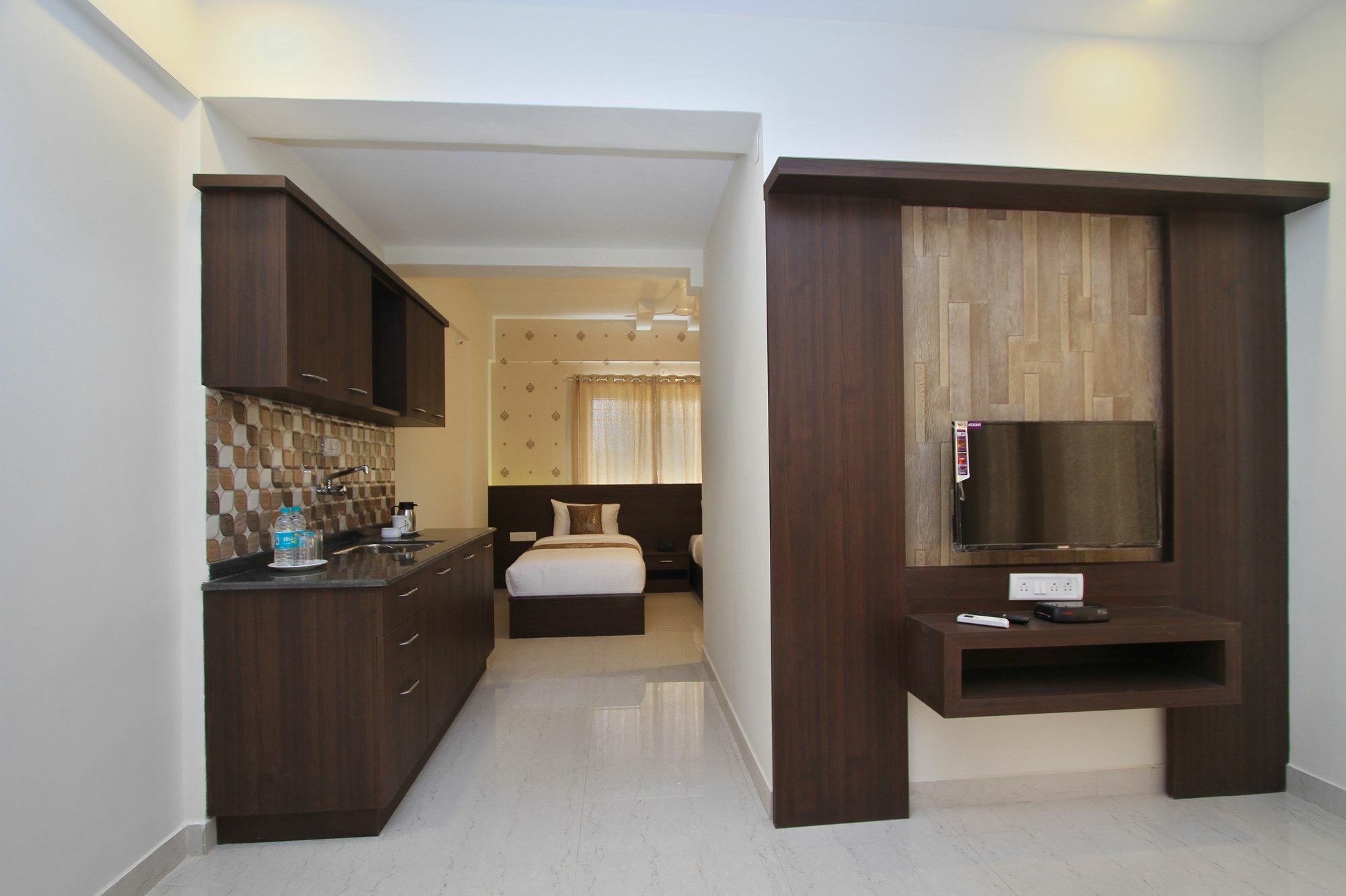 Capital O 9917 Sjr And Comforts Hotel