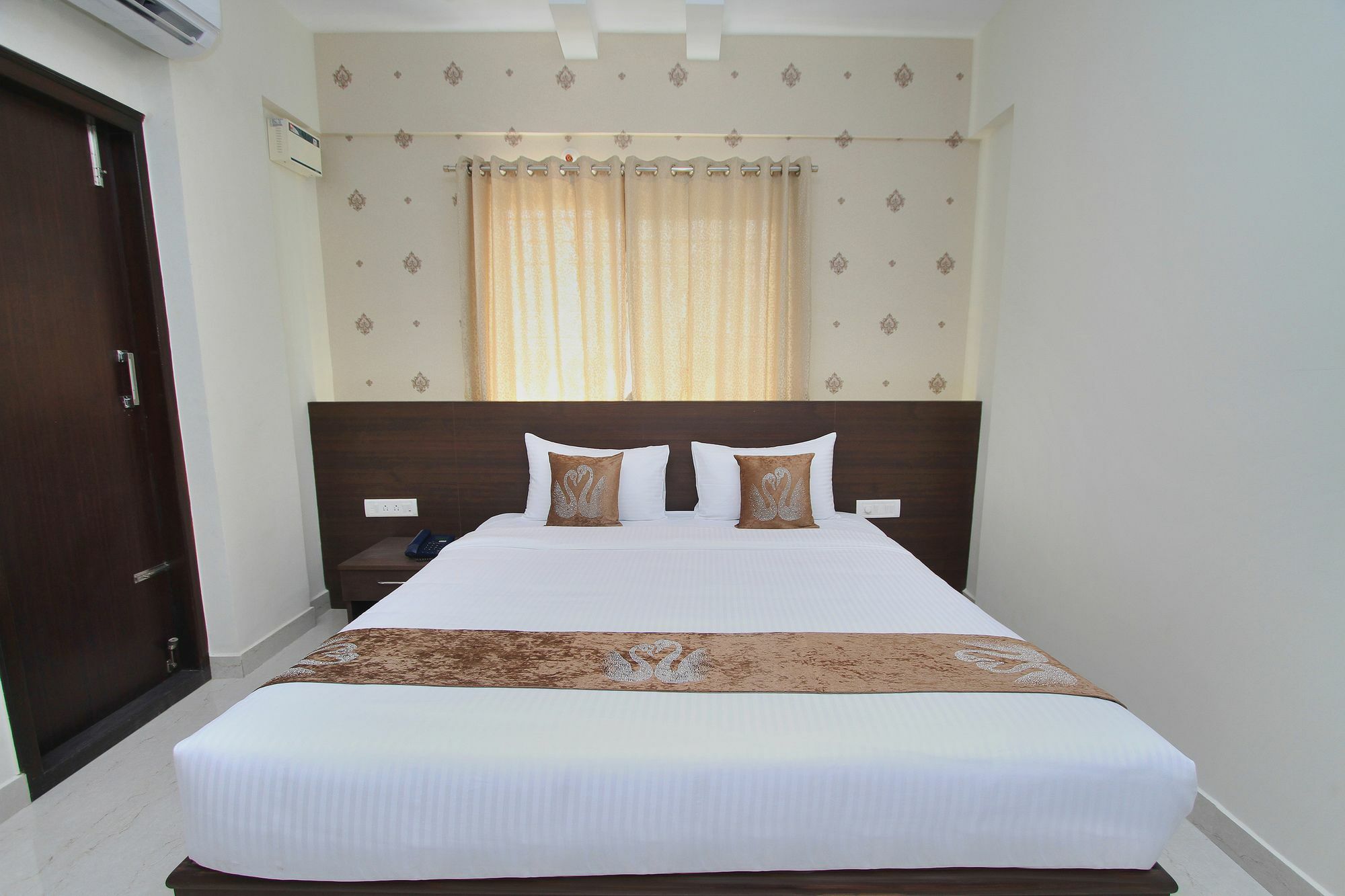 Capital O 9917 Sjr And Comforts 3* Bangalore