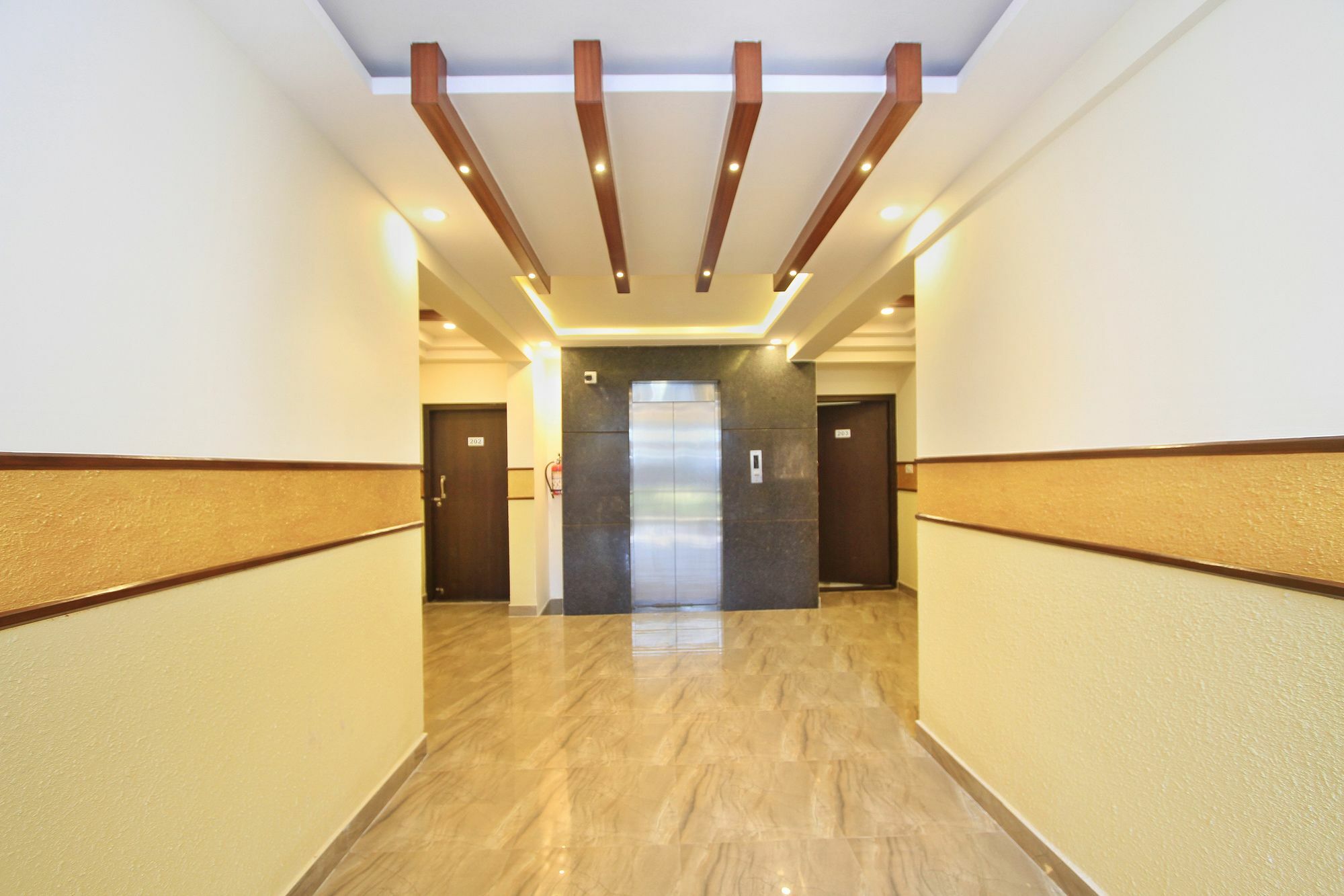 Hotel Capital O 9917 Sjr And Comforts Bangalore