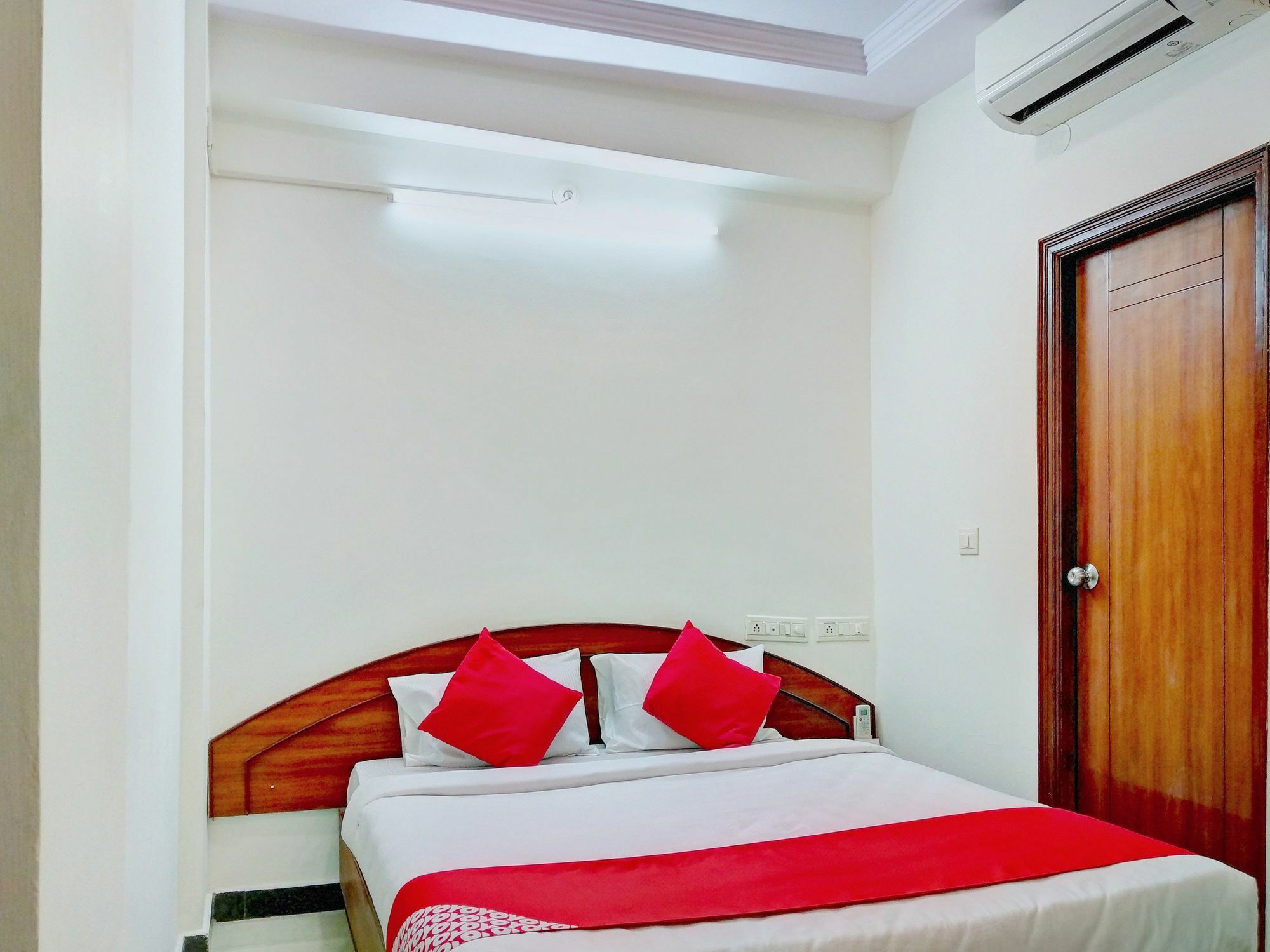 Hotel Oyo 12083 Champion 2*