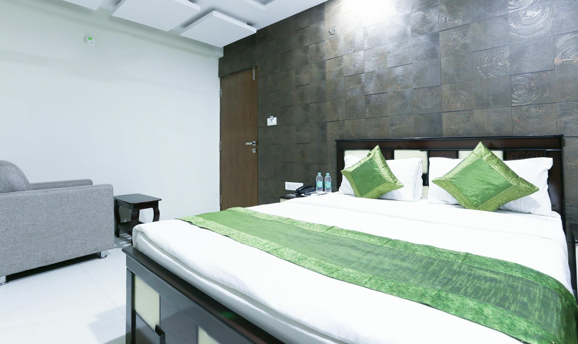 Hotel Treebo Live Castle Bangalore