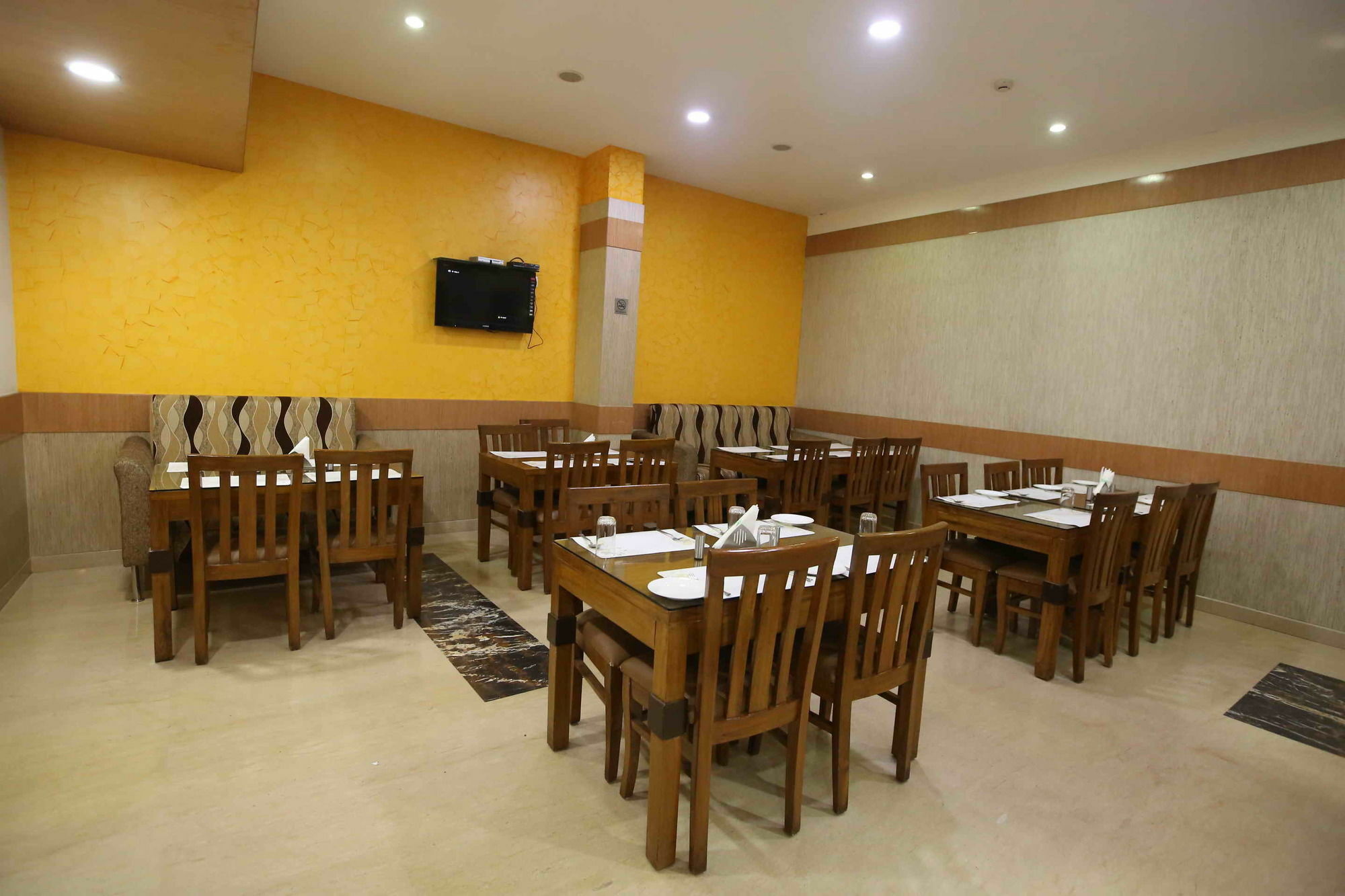 Hotel Oyo Premium Brigade Road 2