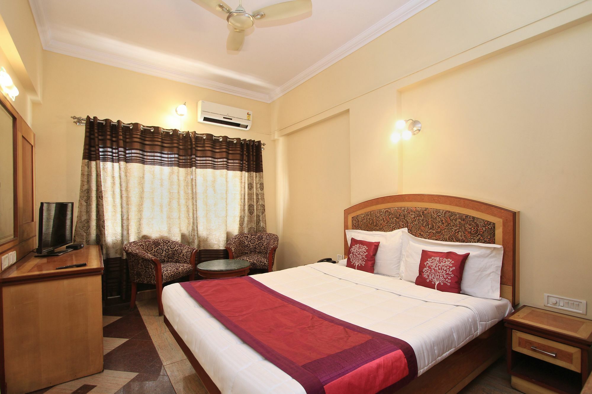 Aura Hotel 3*