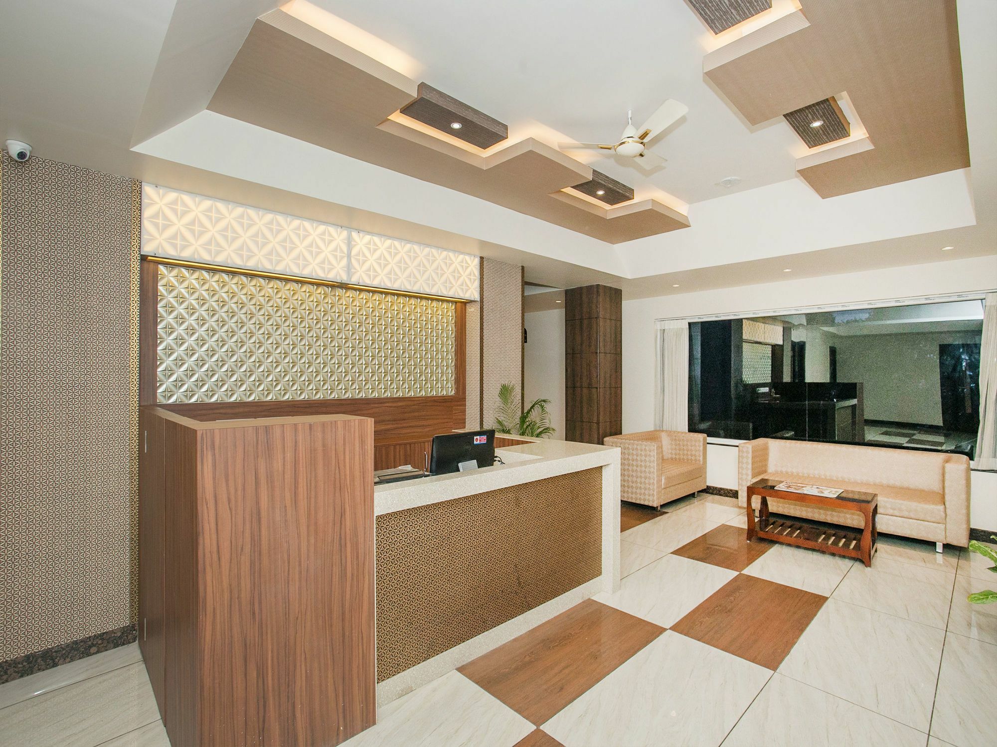 Capital O 15403 Krishna Vaibhava Hotel 3*