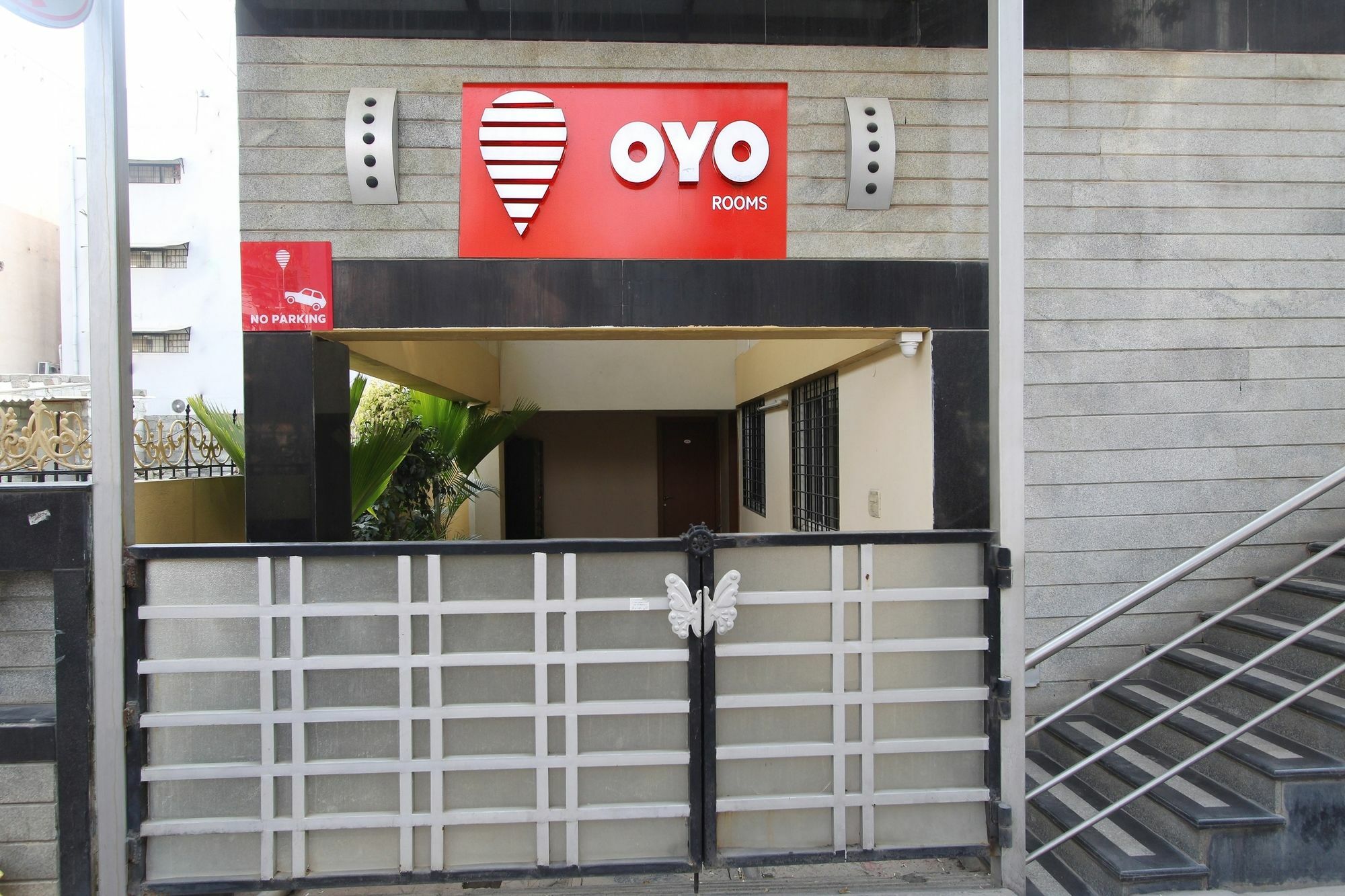 Oyo 8252 Aayush Corporate Hotel 2*