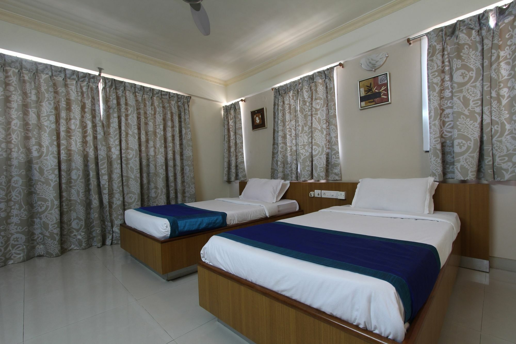 Hotel Oyo 8252 Aayush Corporate