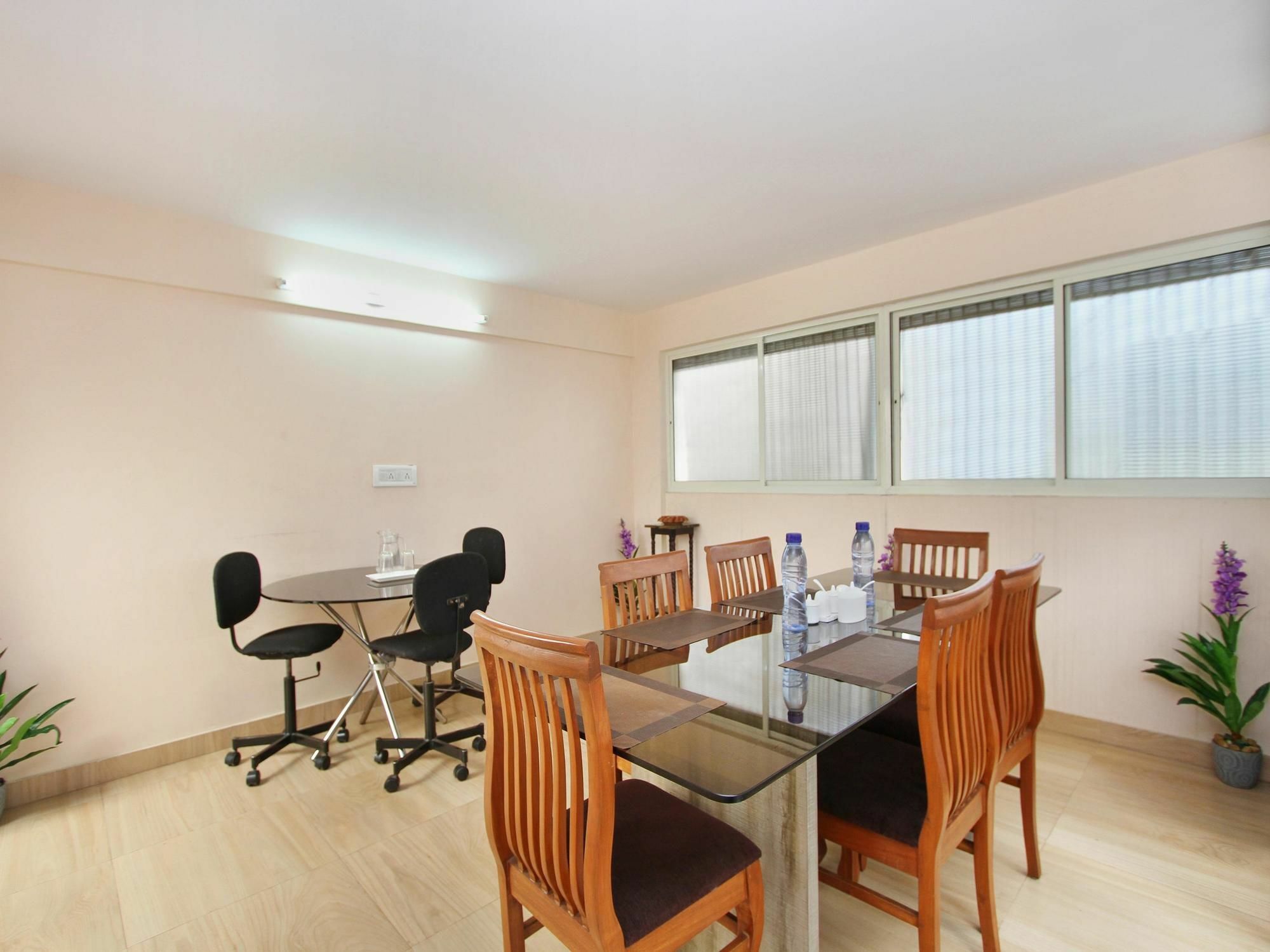 Hotel Oyo 2235 Indira Nagar